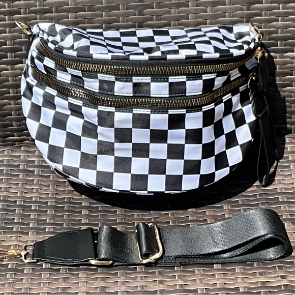 Checkered Black and White Women's Crossbody Bag - Picture 6 of 9